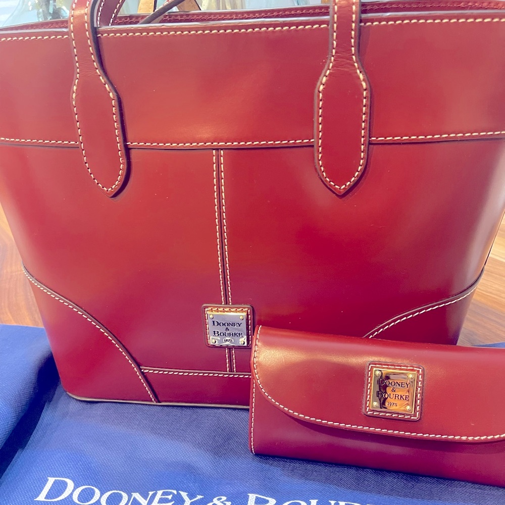 Dooney & Bourke Selleria Florentine Leather Tote with matching wallet. NWOT